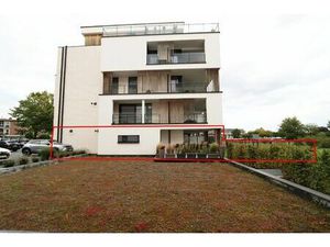 Gelijkvloers appartement met tuintje  terras  autostandplaats en kelderberging in hartje M