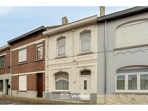 Centraal en toch rustig gelegen woning met tuin en garage...