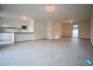 Volledig afgewerkte nieuwbouwwoning met carport te Sleihage