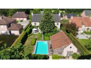 Exclusieve villa van 374m² op 16 are met openluchtzwembad