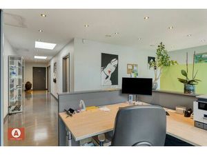 Energiezuinige handelsruimte + 3 privé auto-parkeer-plaatsen