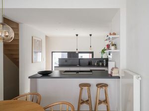 Volledig gerenoveerde woning (190 m² bvo) met 3 slaapkamers en zonovergoten dakterras  gel