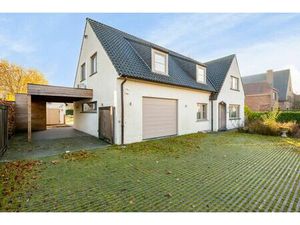 Instapklare open bebouwing met 4 slaapkamers en 2 badkamers