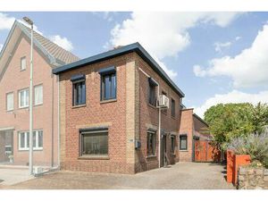 Karakteristieke woning met 4 slpk  bureel op 11a10ca