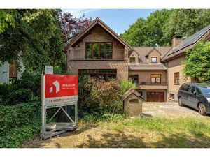 Karaktervolle half open villa met grote tuin 1.189m² in een rustige straat.