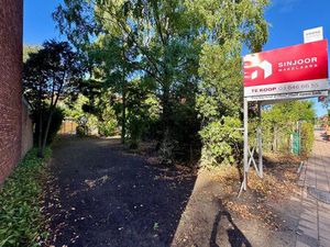 Halfopen bouwgrond in een rustige dreef