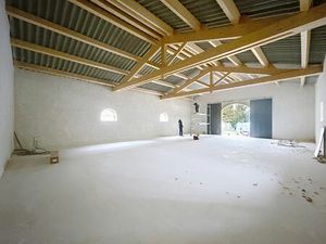 Location garage 170 m² à Salon-de-Provence (13300)