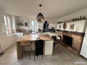 Maison 7 pièces 222 m²