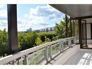 Loue grand studio meublé très lumineux