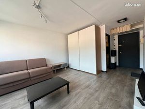Loue à l'année studio meublé de 30m2 centre du Lavandou
