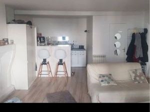 Loue studio 350 m2 quartier St Alyre