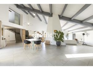 Maison 7 pièces - 284 m²