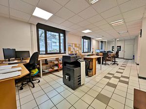 Bureaux lumineux de 100 m² – Transformables en appartement ?