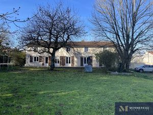 Vente maison 8 pièces 208 m² à Barret (16300)  243 800 €