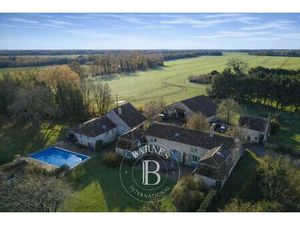 Maison à vendre 11 Pièces 285 m2 Saint-Savin - 498 200 €