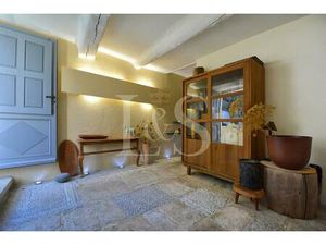 Maison de charme au coeur de Crillon le Brave  avec terrasse et vue.