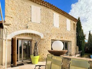 A vendre à Bedoin esprit Mas en pierre belle maison d'architecte de 204 m2 sur un terrain.