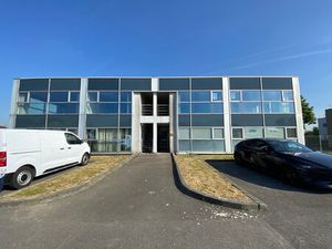 Location Local Professionnel 1 020m²