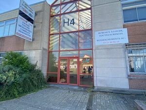 Location Local Professionnel 1 600m²