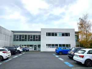 Location Local Professionnel 162m²