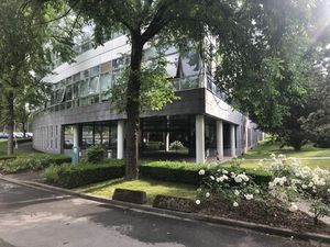 Location Local Professionnel 2 045m²