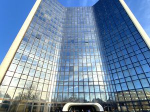 Location Local Professionnel 726m²