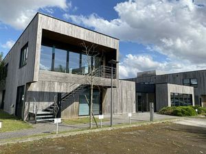 Location Local Professionnel 710m²