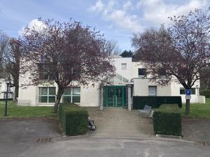 Location Local Professionnel 584m²