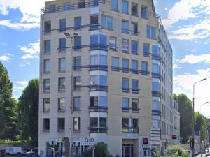 Location Local Professionnel 276m²