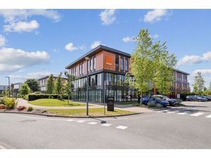 Location Local Professionnel 1 976m²