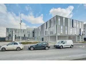 Location Local Professionnel 394m²