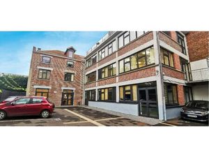 Location Local Professionnel 81m²