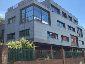 Location Local Professionnel 989m²