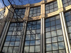 Location Local Professionnel 418m²