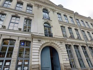 Location Local Professionnel 851m²