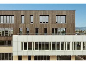 Location Local Professionnel 256m²