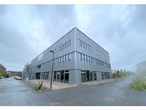 Location Local Professionnel 1 877m²