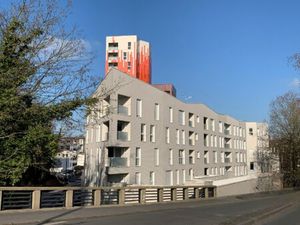 Location Local Professionnel 796m²