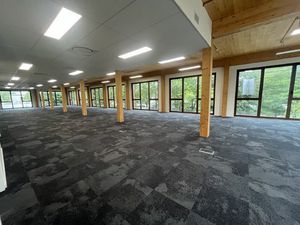 Location Local Professionnel 568m²