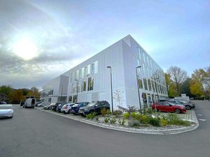 Location Local Professionnel 605m²
