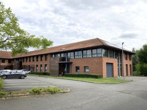 Location Local Professionnel 275m²