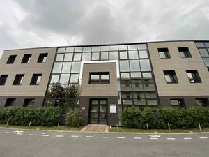 Location Local Professionnel 304m²