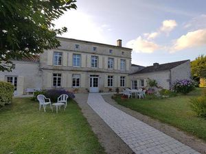 Maison Charentaise de caractère Rouillac 13 pièce(s) 314 m2