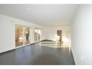 Ruim  recent gelijkvloers appartement in centrum Sint-Denijs-Westerm