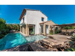 Saint-Tropez Centre : Résidence rénovée 205m²