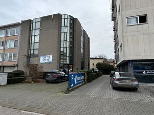 Kantoor 3de verdiep op Bisschoppenhoflaan + parking