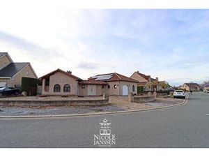 Ruime vrijstaande gezinswoning met 3 slaapkamers  tuintje en garage