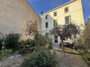 Immeuble de 3 appt avec jardin