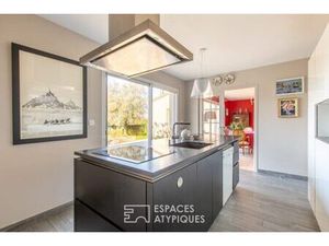 Élégante maison de style néo-provençal avec piscine