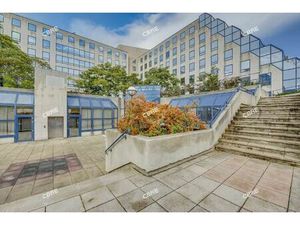 Location Local Professionnel 596m²